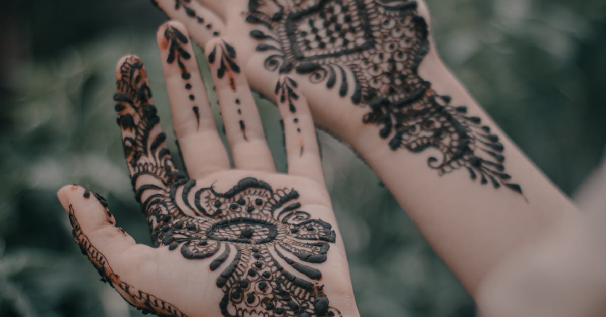 Balancing Light and Dark: Shadows in Watercolour Tattoo Designs